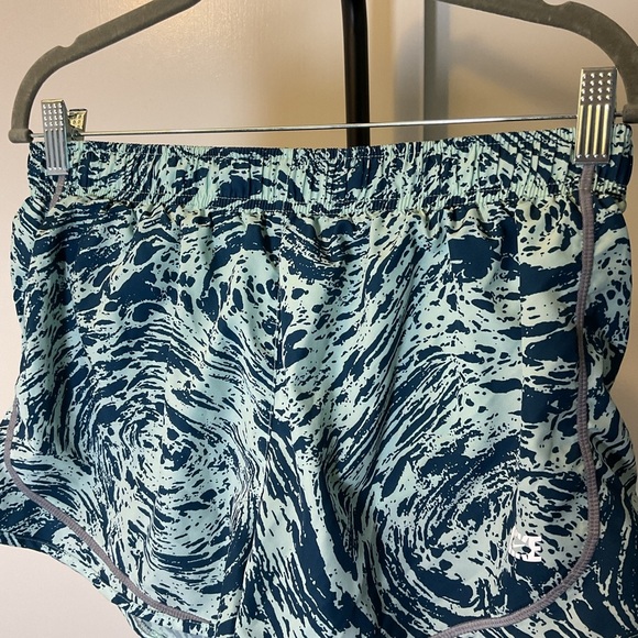 19. Nike Blue and White Athletic Shorts with Swirling Pattern Size Large - Picture 2 of 3